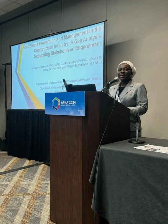 Dr. Muinat Abolore Idris presenting heat-stress research at the APHA 2024 annual meeting.